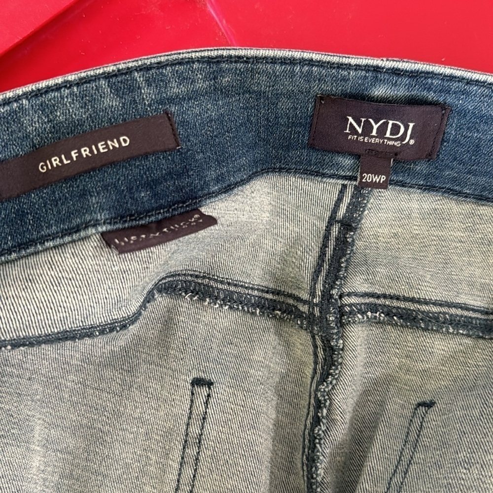 NWOT NYDJ Girlfriend jeans - Picture 5 of 5